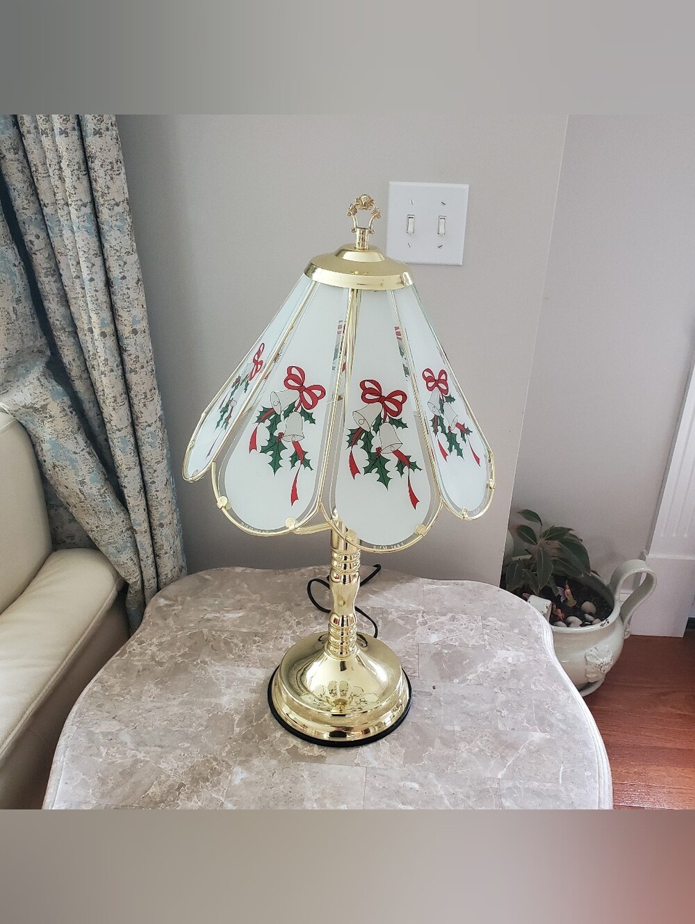 Vtg 3 Way Touch Table Lamp 3 Bulb Brass Christmas Holly Glass 24” IEM 1993